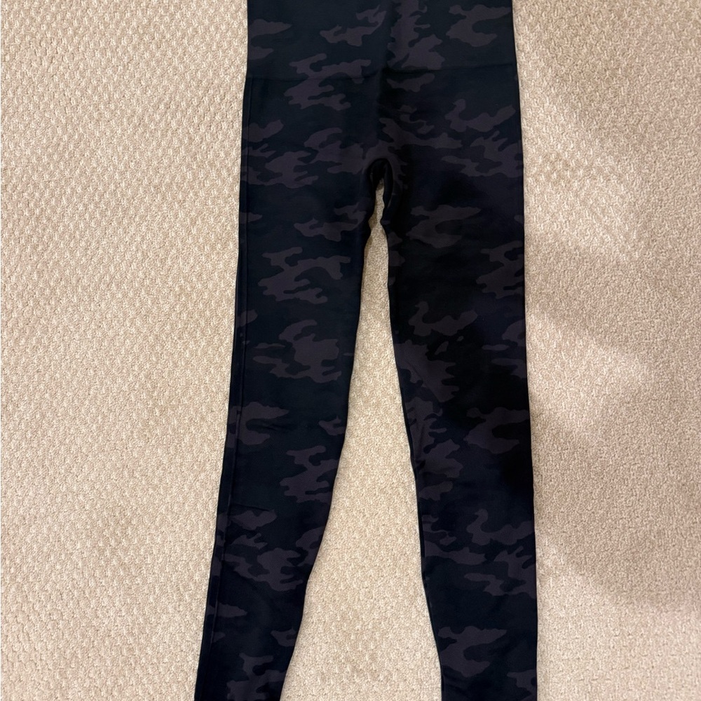 SPANX Black & Charcoal Camo Leggings